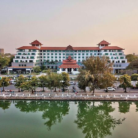 Hilton Mandalay Hotel Bagian luar foto