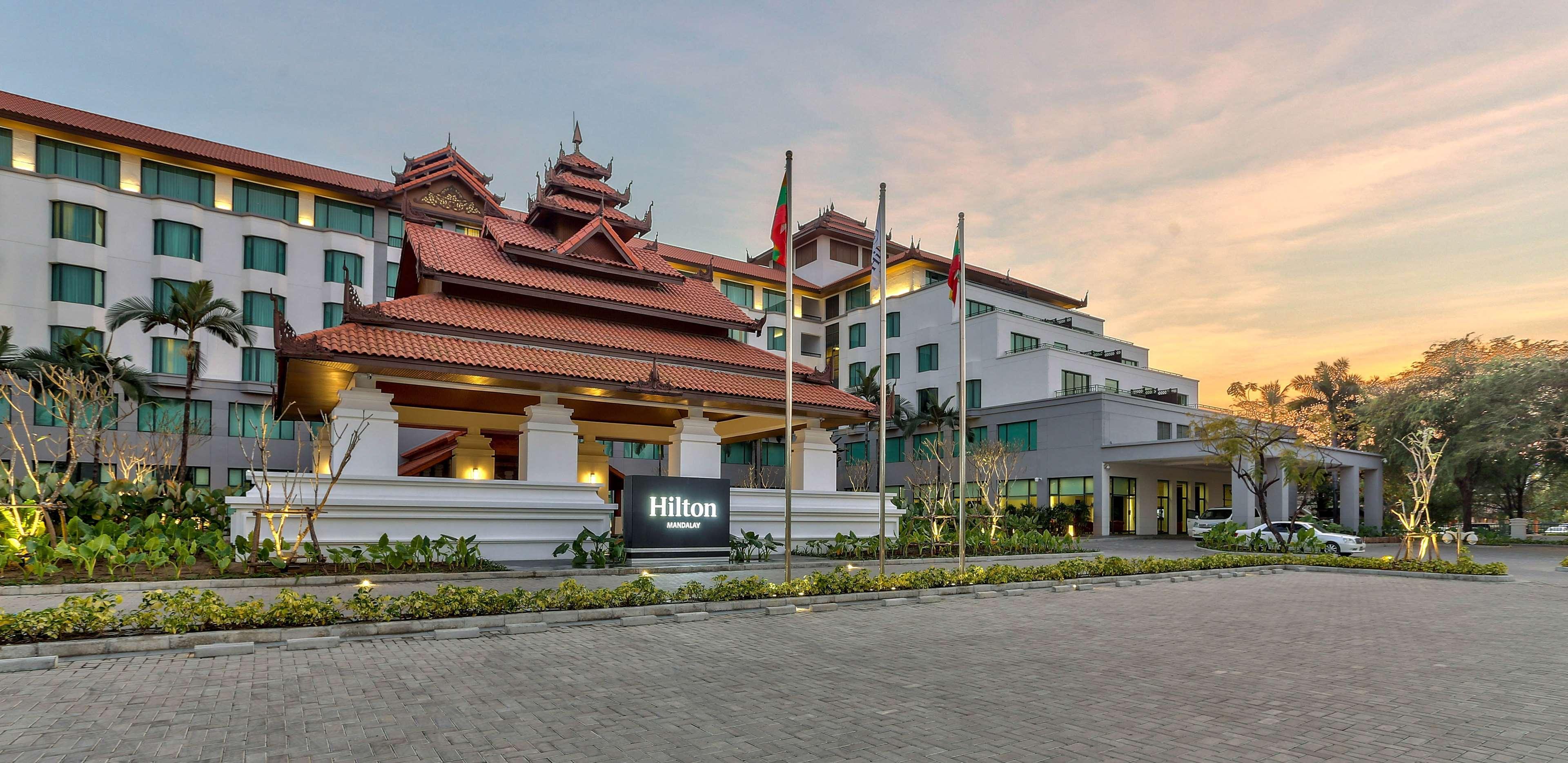 Hilton Mandalay Hotel Bagian luar foto